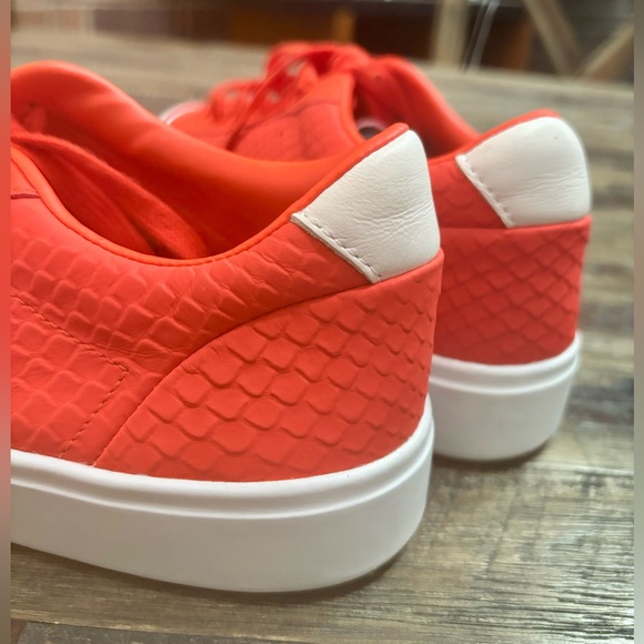 Ladies Adidas Sleek - Red - size 8 - Picture 3 of 8